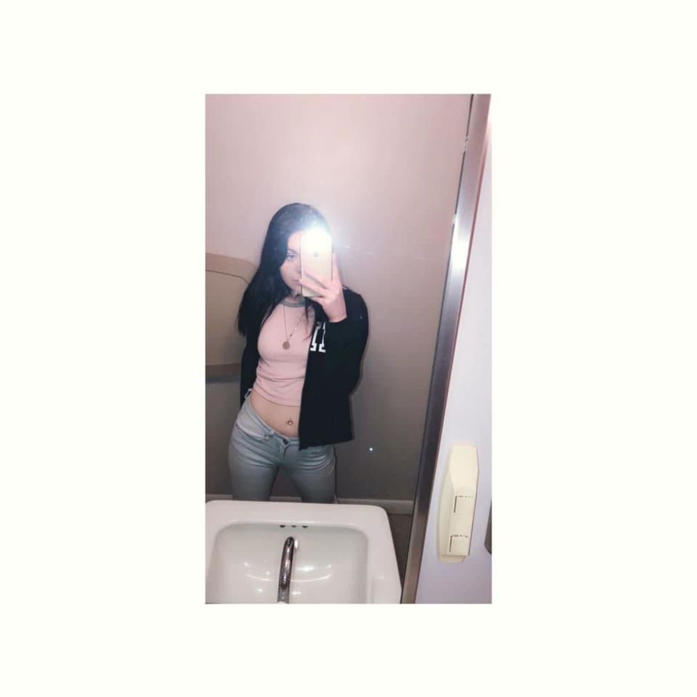 Meet your Posher, Elaina